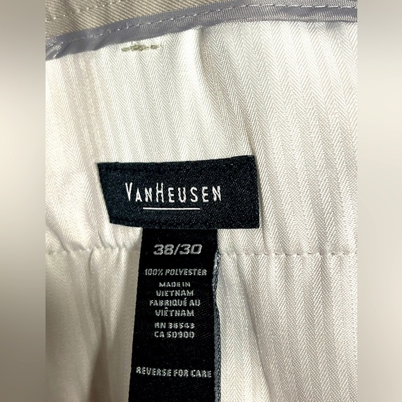 Van Heusen Men’s pleated trousers. Khaki, 38” waist 30” inseam - Picture 6 of 7